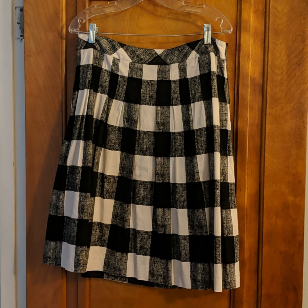 Talbot's black and white skirt
